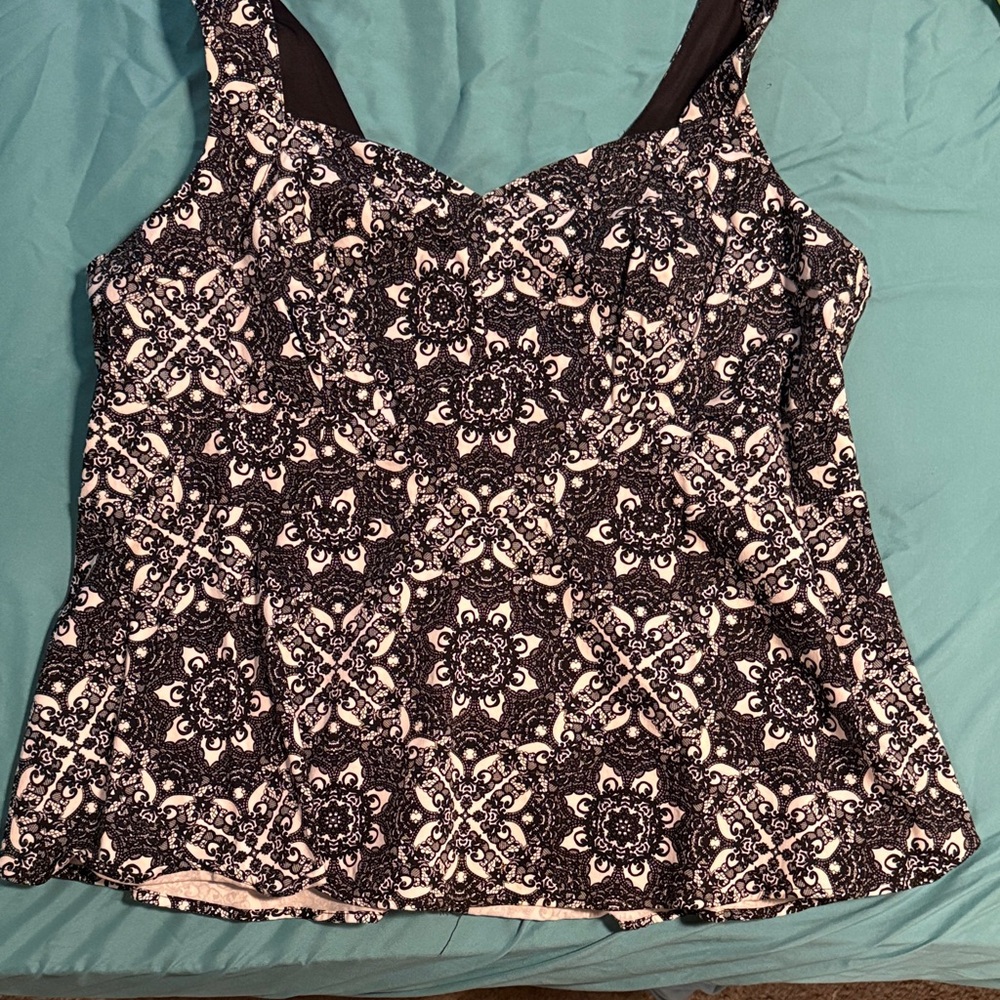 Patterned Black and White Women's Top
